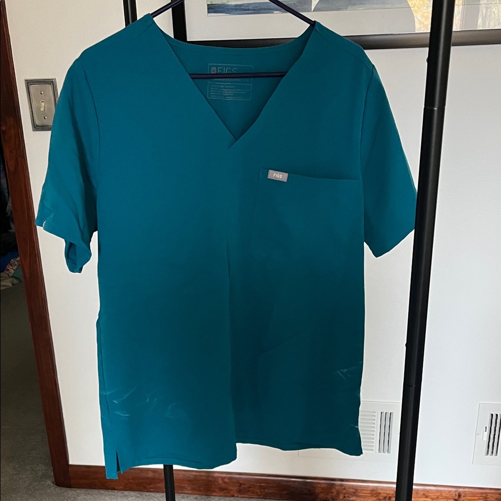 Figs women’s scrub shirt